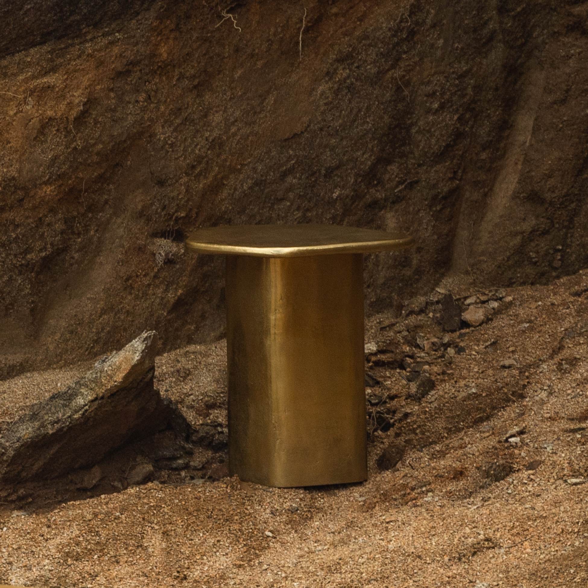 BRUT SIDE TABLE (BRASS)